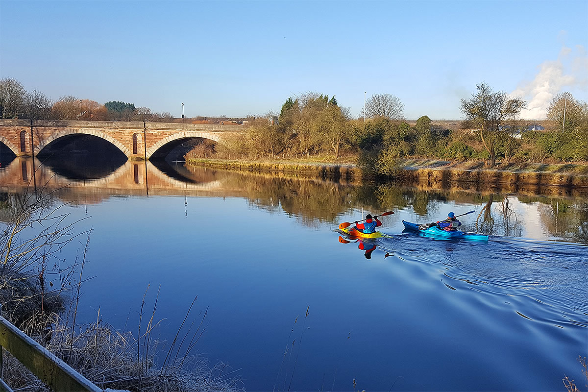 canoeists river weaver frodsham